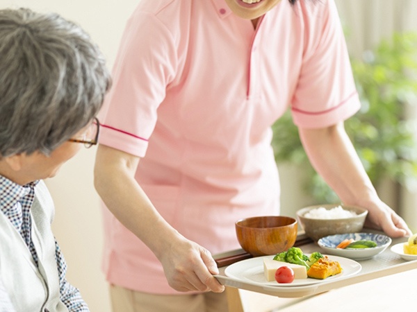 写真：デイサービスでの一日の流れ：口腔体験・お食事